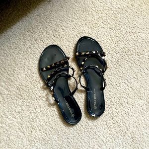 Wild Diva Lounge sandals size:9